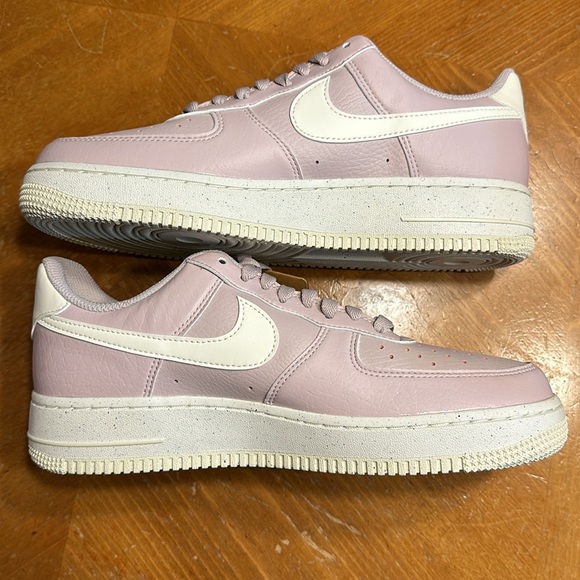 Women’s Nike Air Force 1 '07 Sneakers 'Platinum Violet' DV3808-001 Size 9.5 NEW - Picture 2 of 6